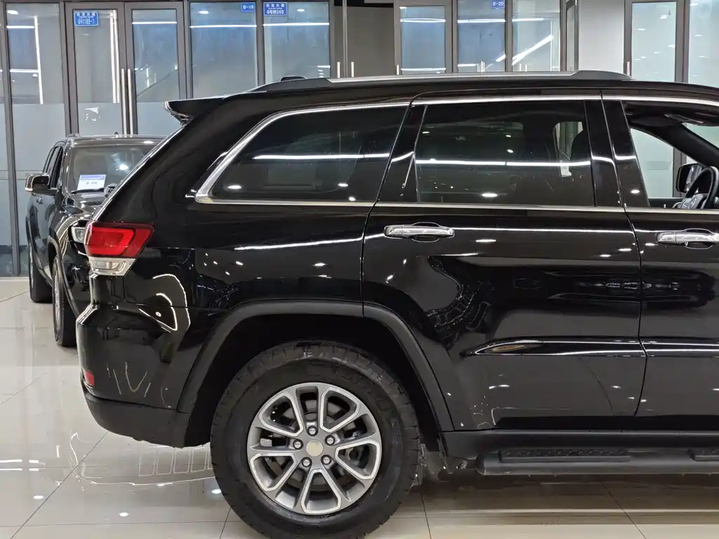 Jeep Grand Cherokee 2021 — фото 19