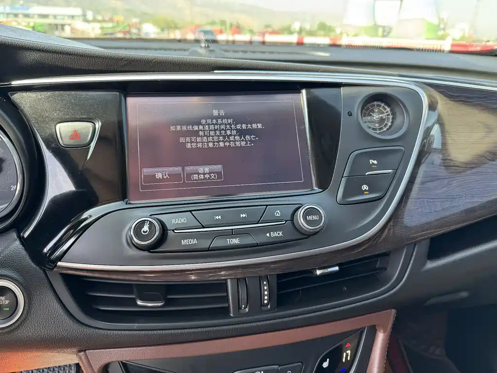 Buick Envision Plus 2017 — фото 13