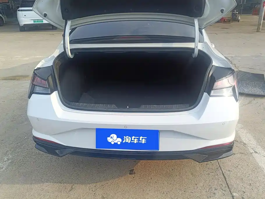 Hyundai Elantra 2023