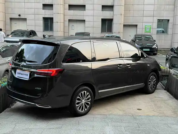 Buick GL8 2021