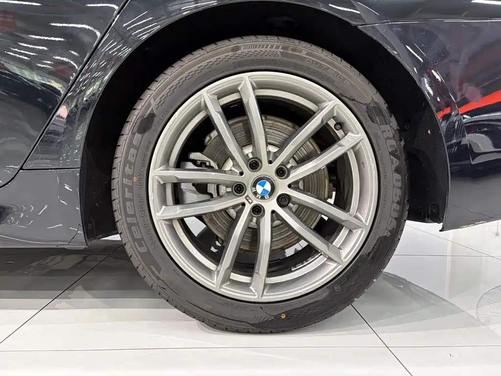 BMW 5 Series 2018 — фото 13