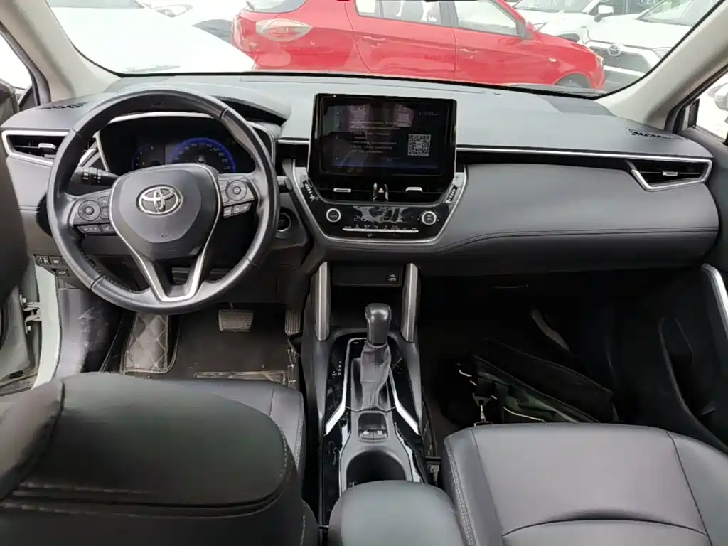 Toyota Corolla Cross 2022 — фото 10