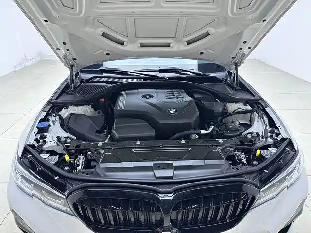 BMW 3 Series 2023 — фото 17