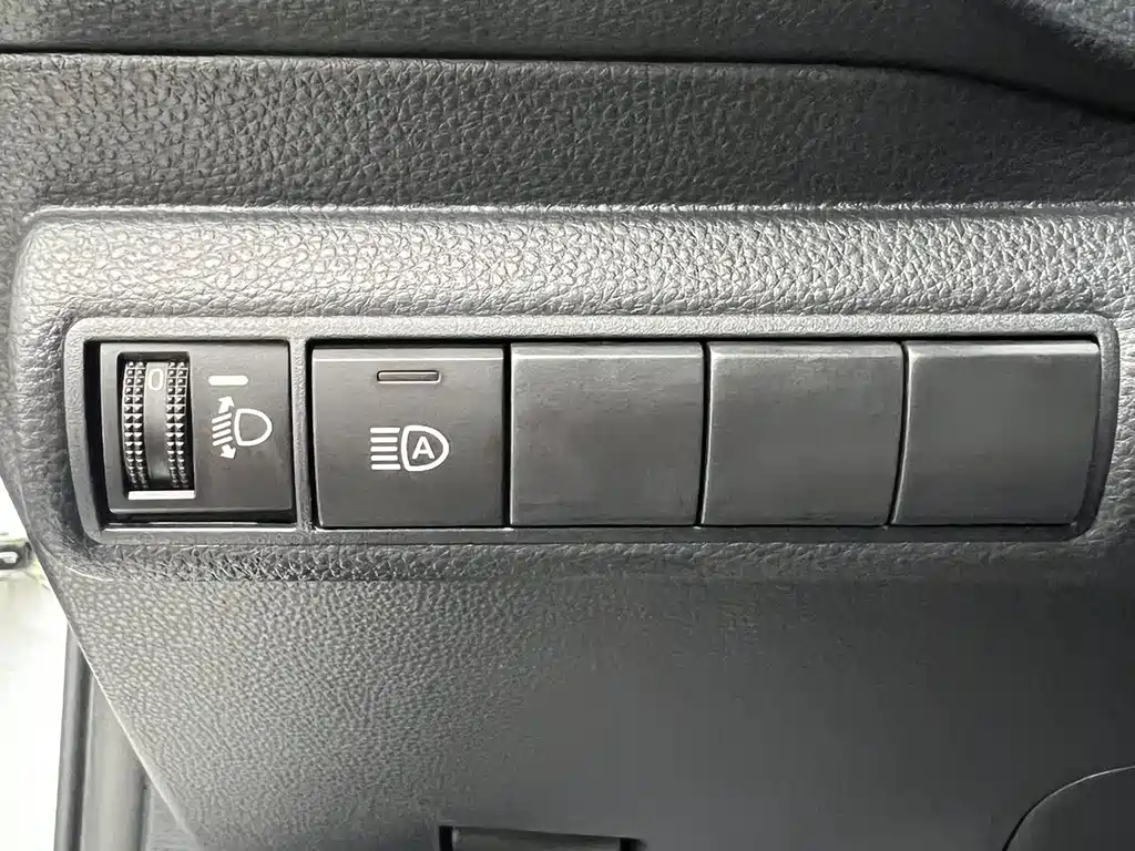 Toyota Corolla 2023 — фото 15