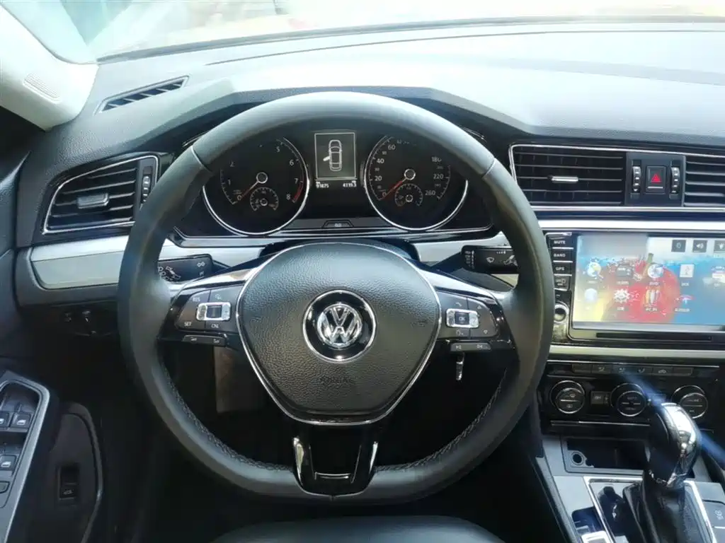 Volkswagen Lamando 2015 — фото 11