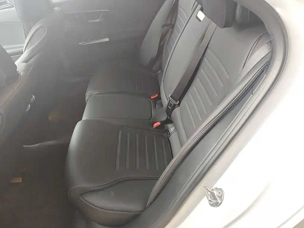Mercedes-Benz C-Class 2023 — фото 17