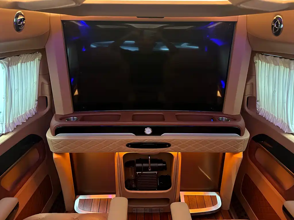 Mercedes-Benz V-Class 2019 — фото 15