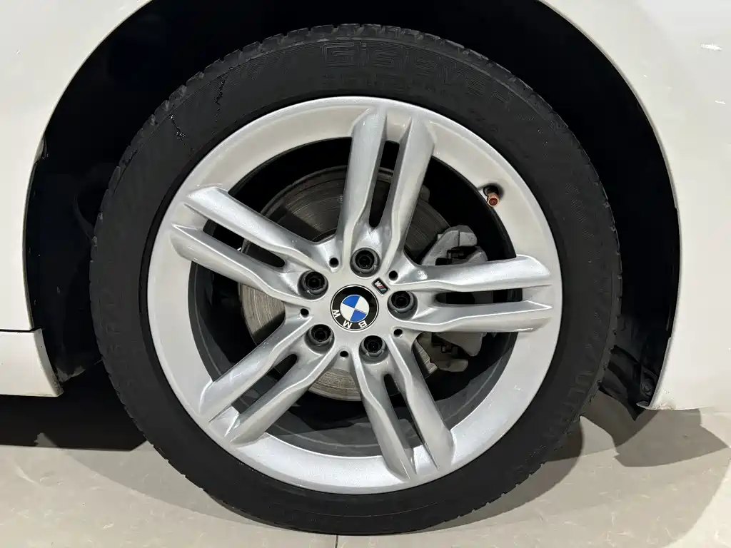 BMW 1 Series 2019 — фото 15