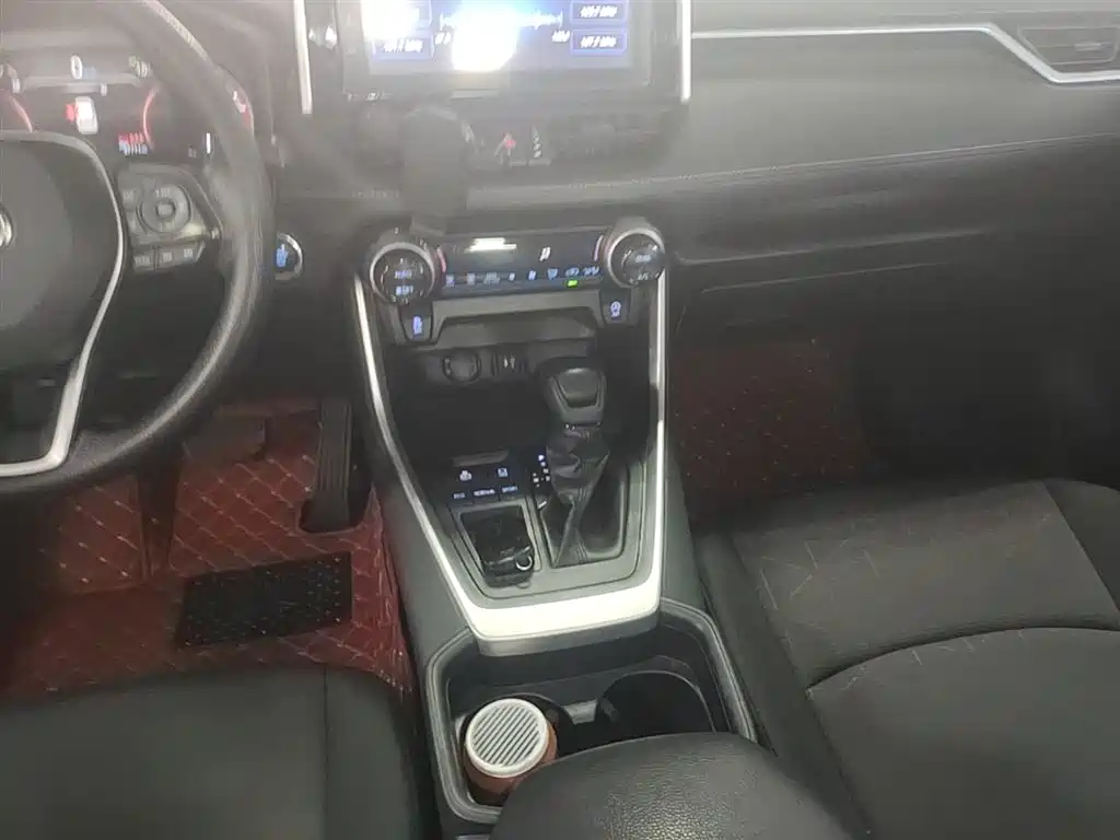 Toyota RAV4 2020 — фото 14