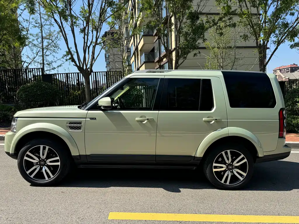 Land Rover Discovery 2014 — фото 9