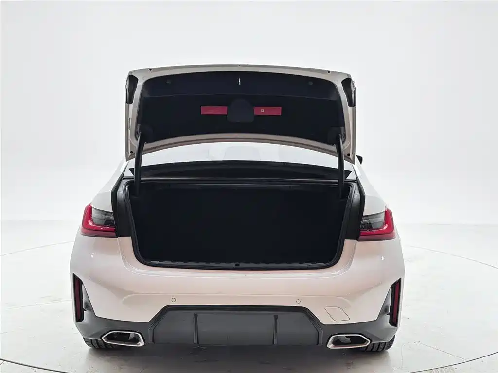 BMW 3 Series 2024 — фото 8