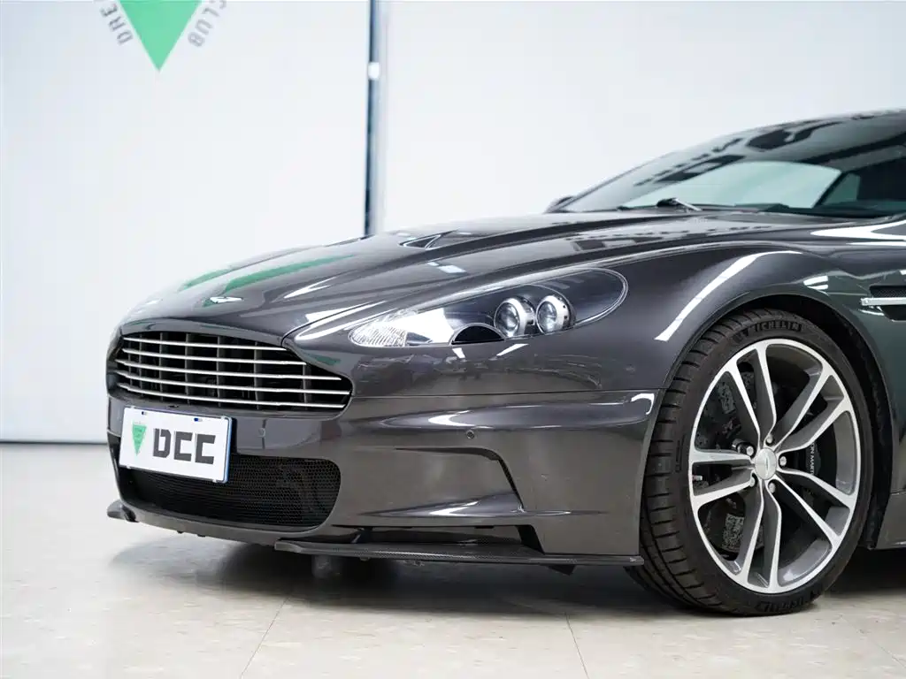 Aston Martin DBS 2010 — фото 19