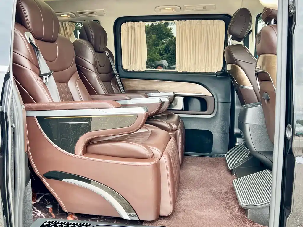 Mercedes-Benz V-Class 2024 — фото 13