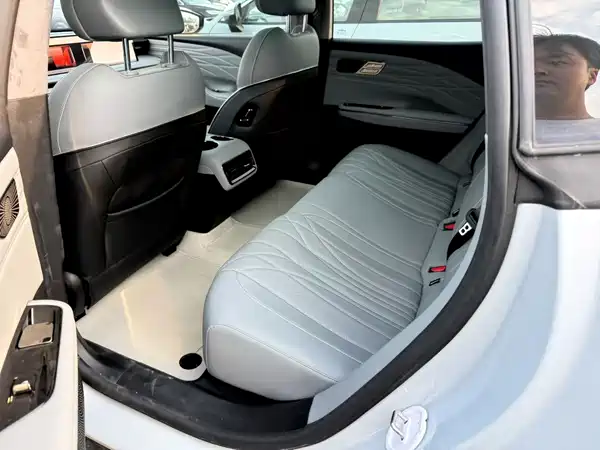 Geely Galaxy E8 2024