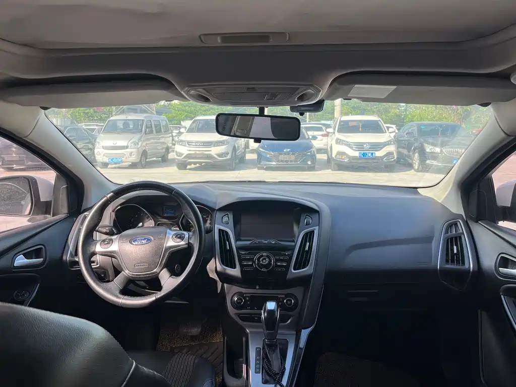 Ford Focus 2015 — фото 17