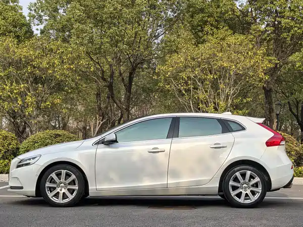 Volvo V40 2017