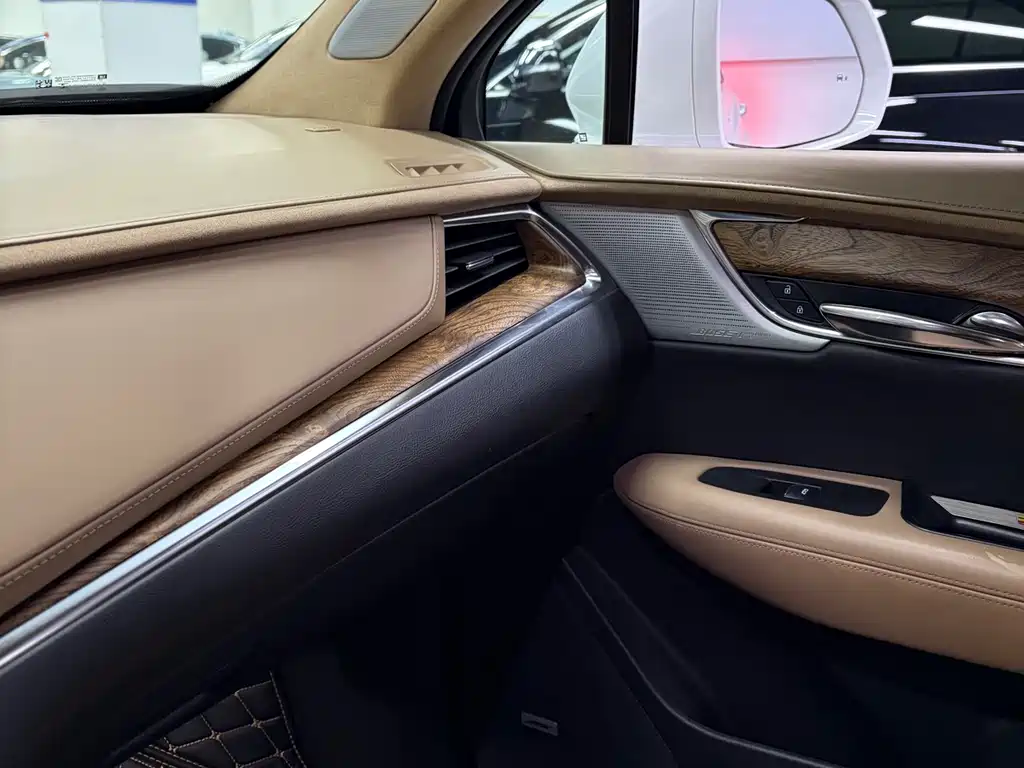 Cadillac XT5 2020 — фото 17