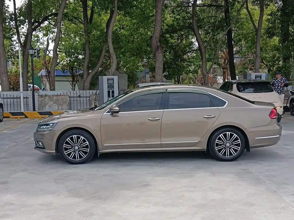 Volkswagen Passat 2018 — фото 3