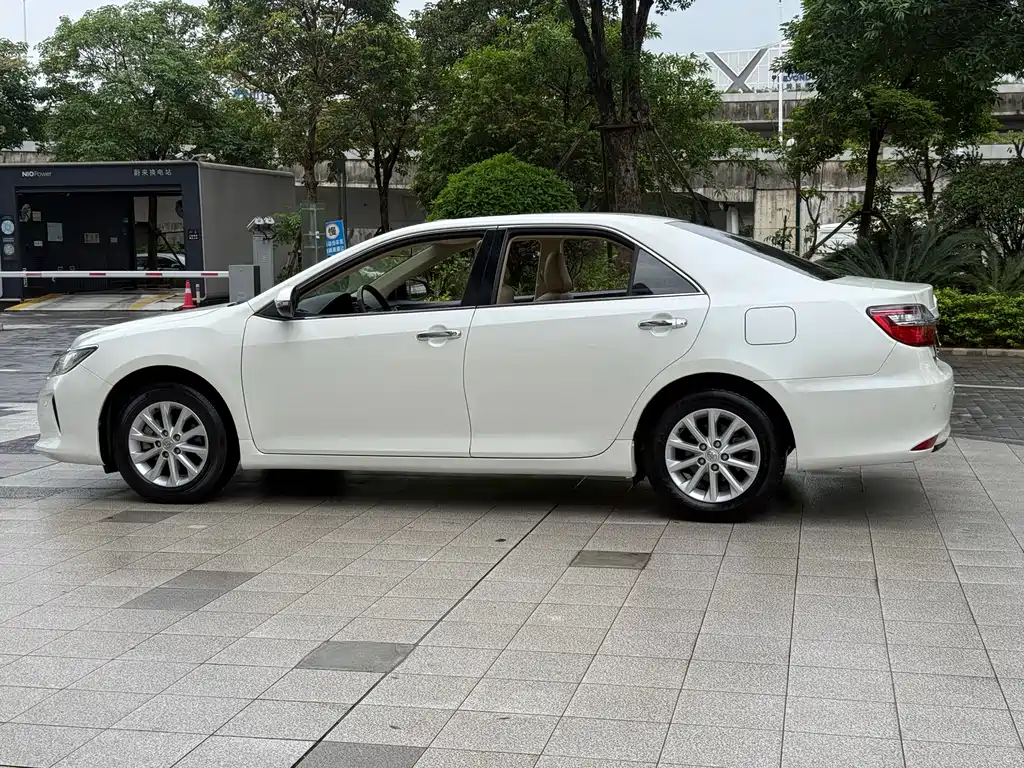 Toyota Camry 2016 — фото 4