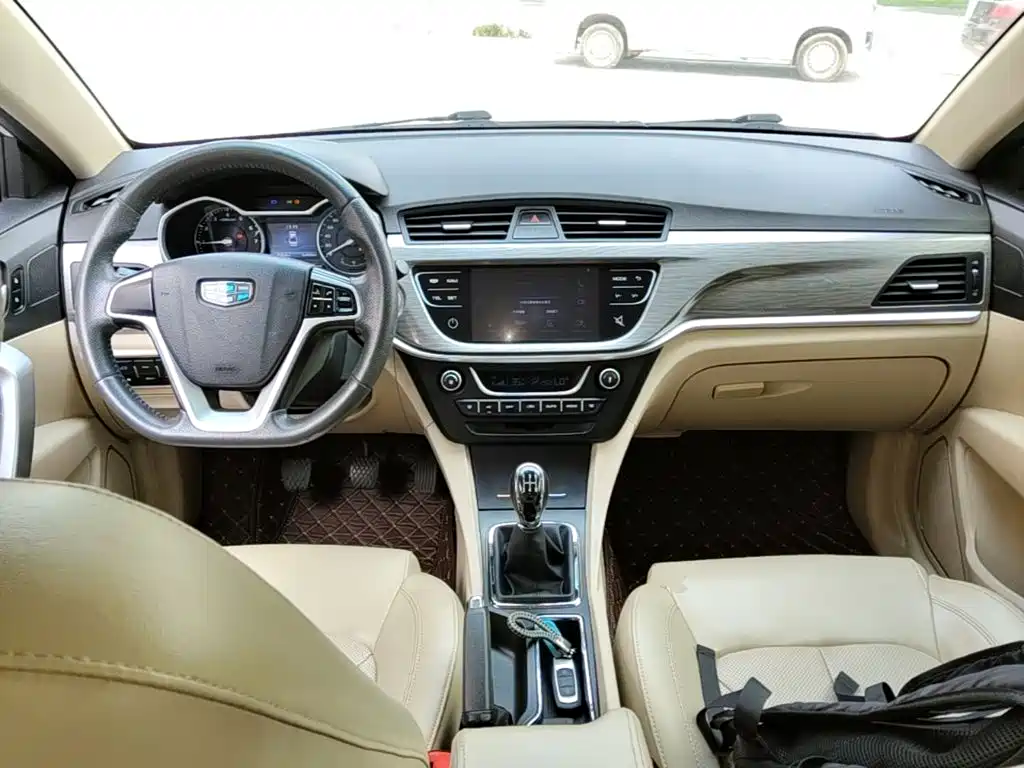 Geely Emgrand 2018 — фото 10