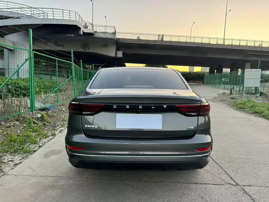 Geely Emgrand 2023