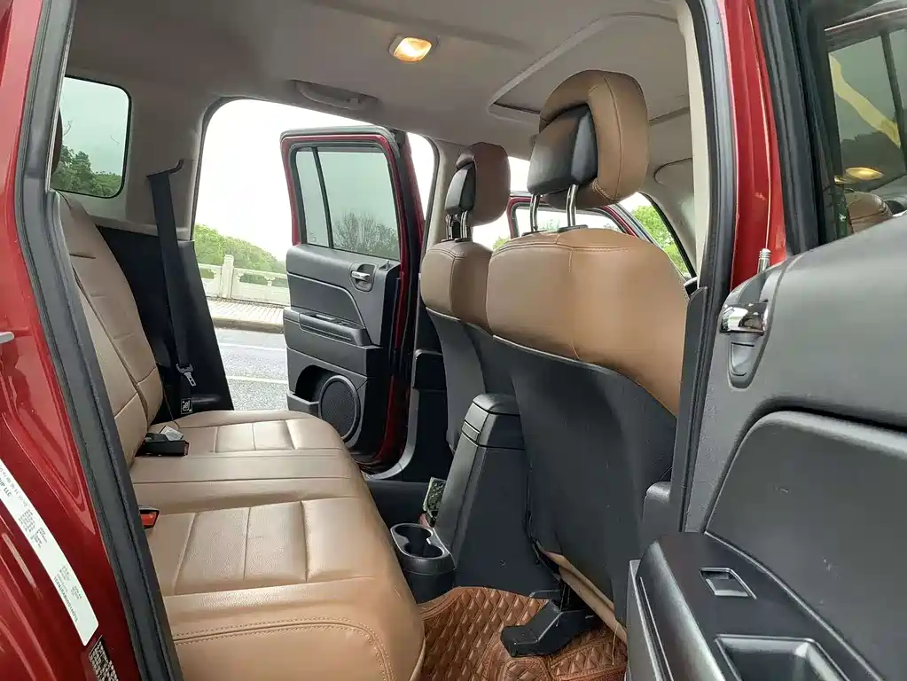 Jeep Patriot 2014 — фото 17