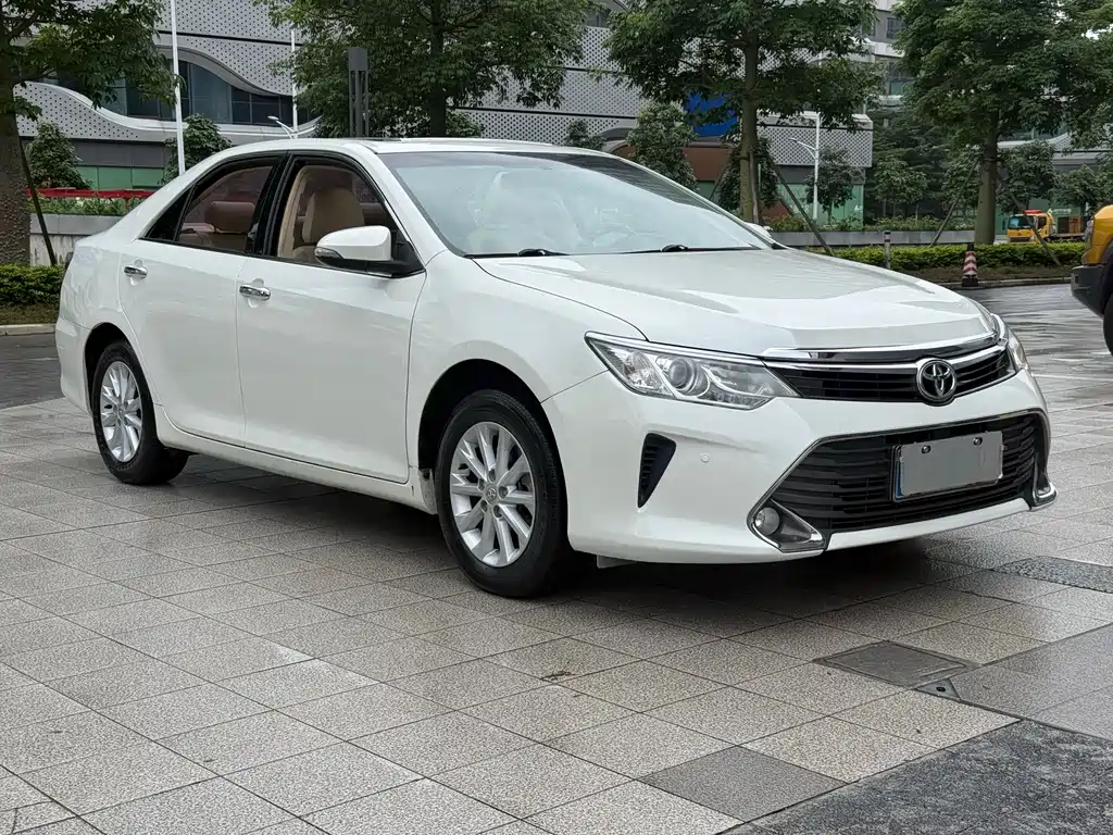 Toyota Camry 2016 — фото 3