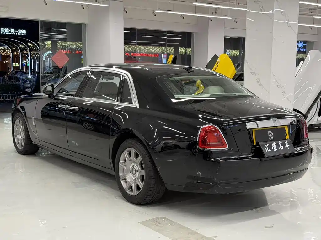 Rolls-Royce Ghost 2015 — фото 19