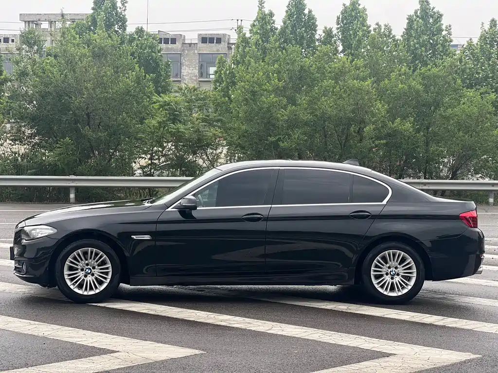 BMW 5 Series 2016 — фото 20