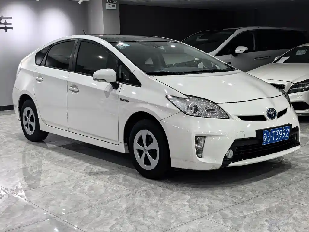 Toyota Prius 2013 — фото 3