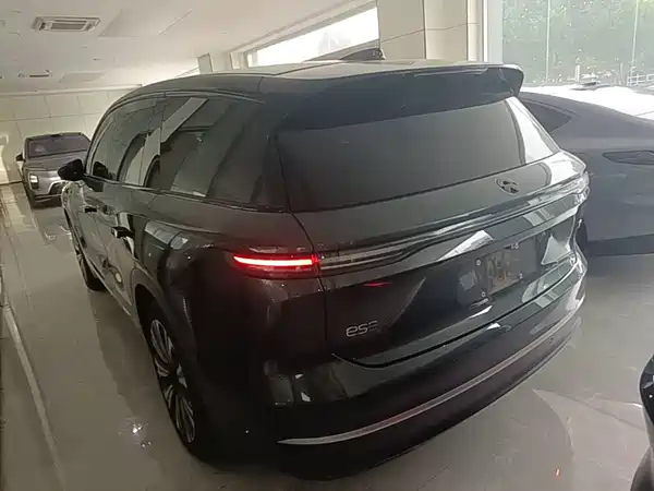 NIO ES8 2024