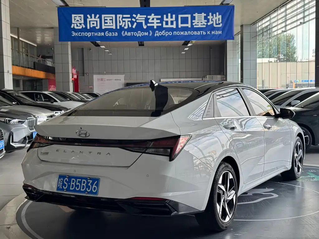 Hyundai Elantra 2022