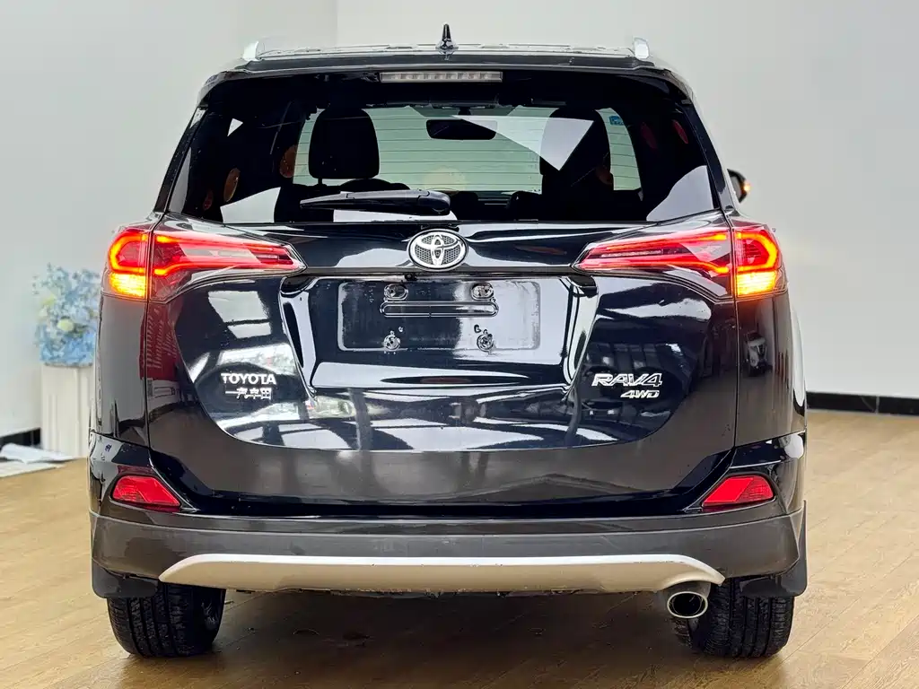 Toyota RAV4 2016 — фото 5