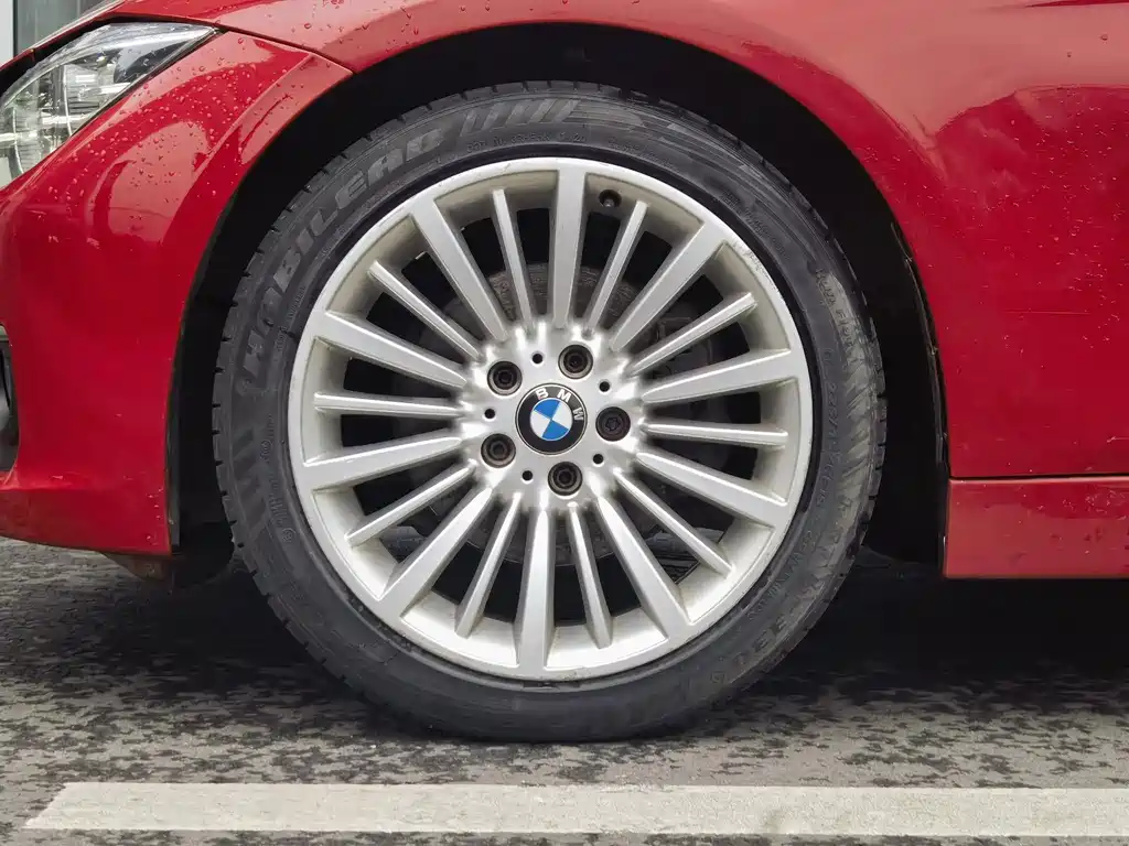 BMW 3 Series 2018 — фото 9