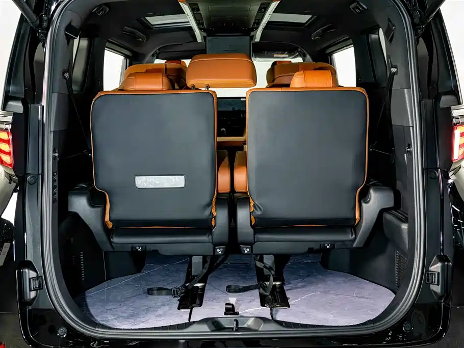 Toyota Alphard 2024 — фото 31