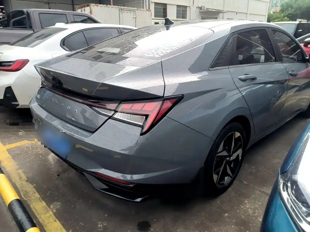Hyundai Elantra 2022