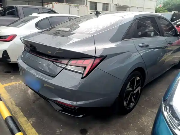 Hyundai Elantra 2022