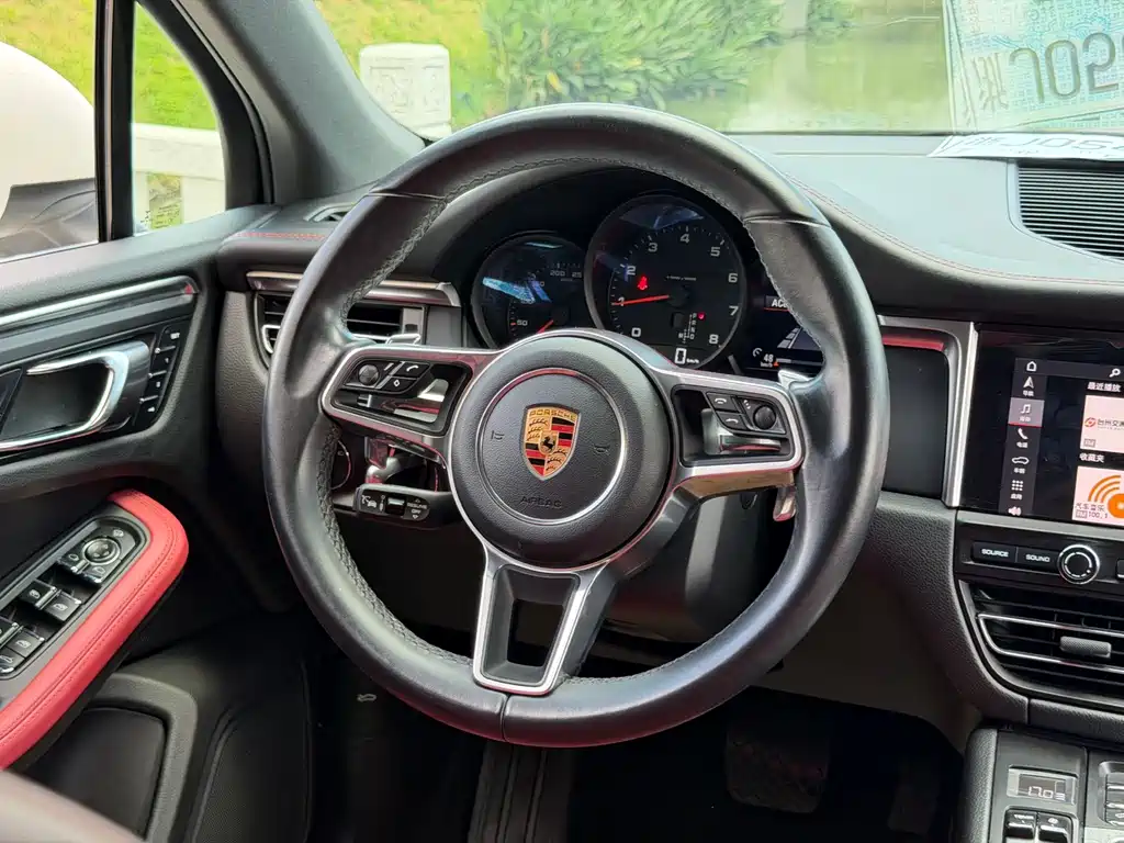 Porsche Macan 2019 — фото 14