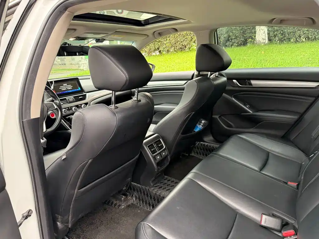 Honda Accord 2022 — фото 11