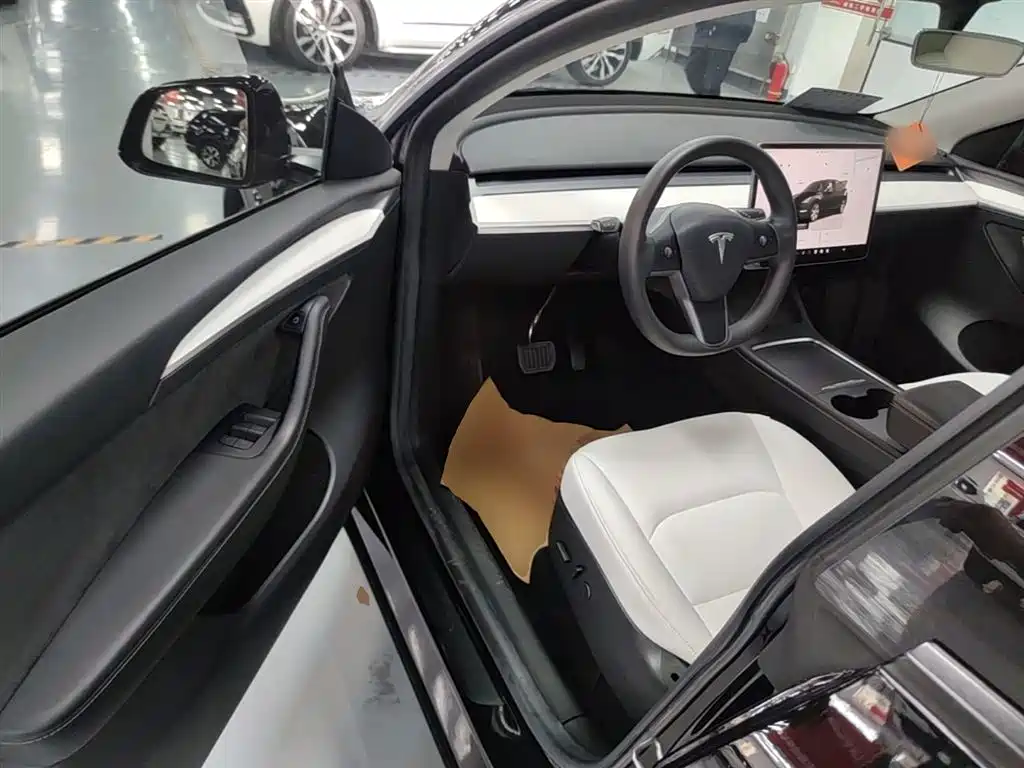 Tesla Model Y 2022 — фото 16