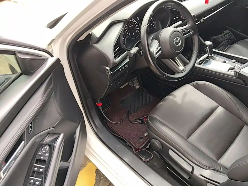 Mazda 3 Axela 2022 — фото 16