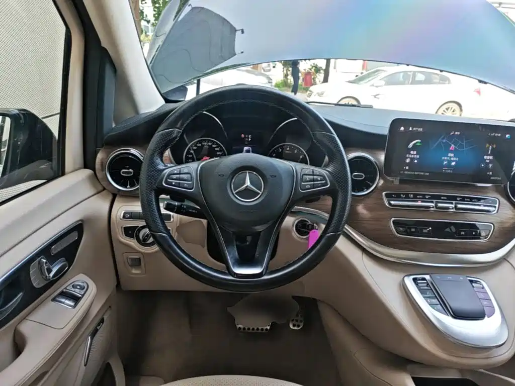 Mercedes-Benz V-Class 2022 — фото 11