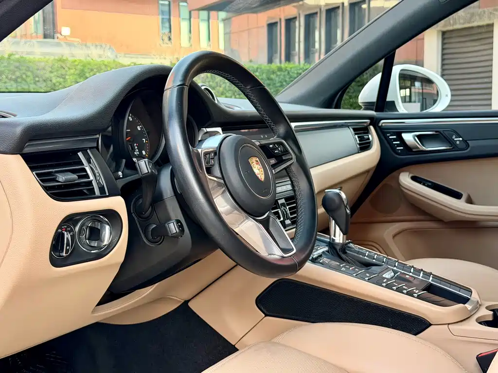 Porsche Macan 2020 — фото 16