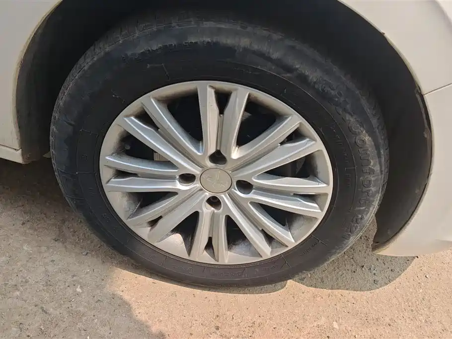 Peugeot 301 2017