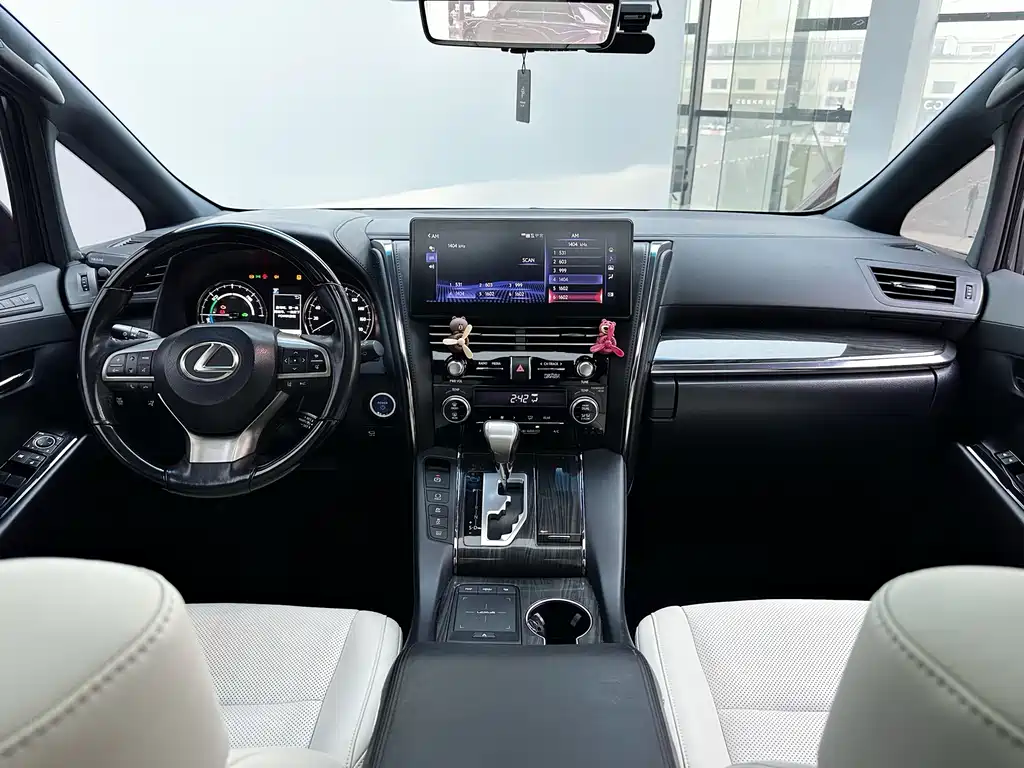 Lexus LM 2021 — фото 20