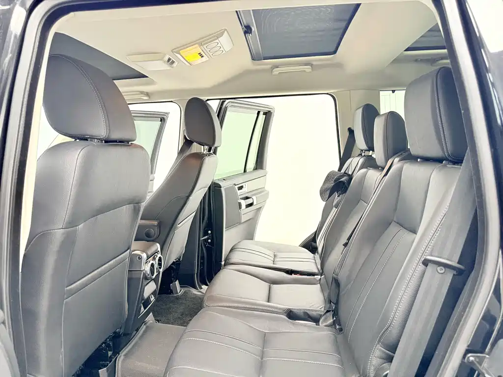 Land Rover Discovery 2015 — фото 9
