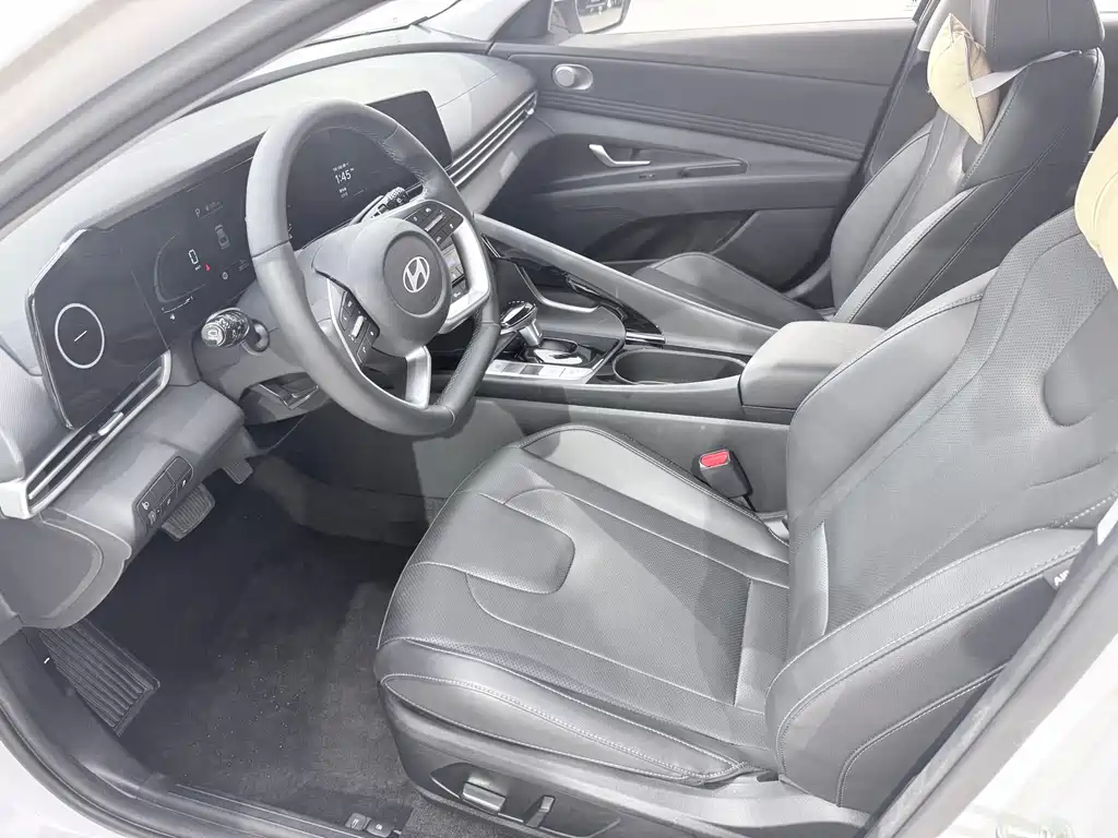 Hyundai Elantra 2024 — фото 12