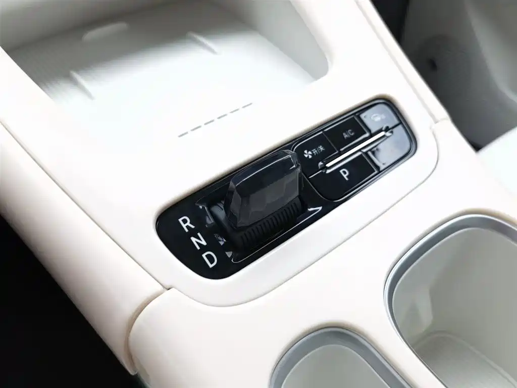 Geely Galaxy Starwish 2025 — фото 13
