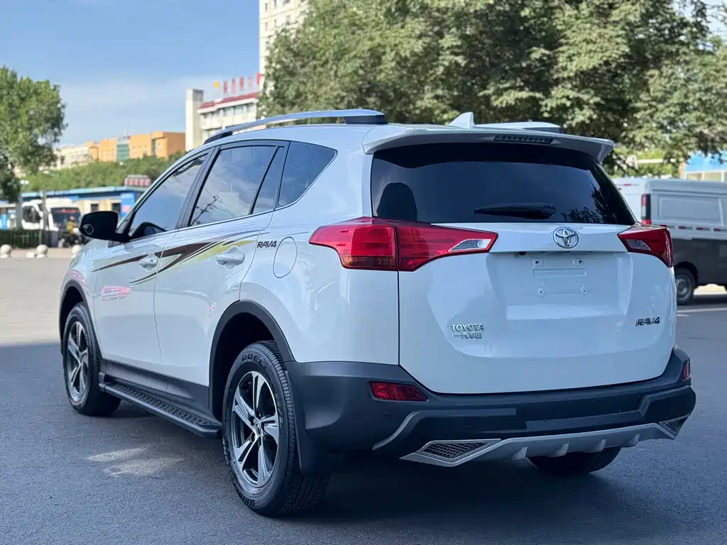 Toyota RAV4 2016 — фото 29