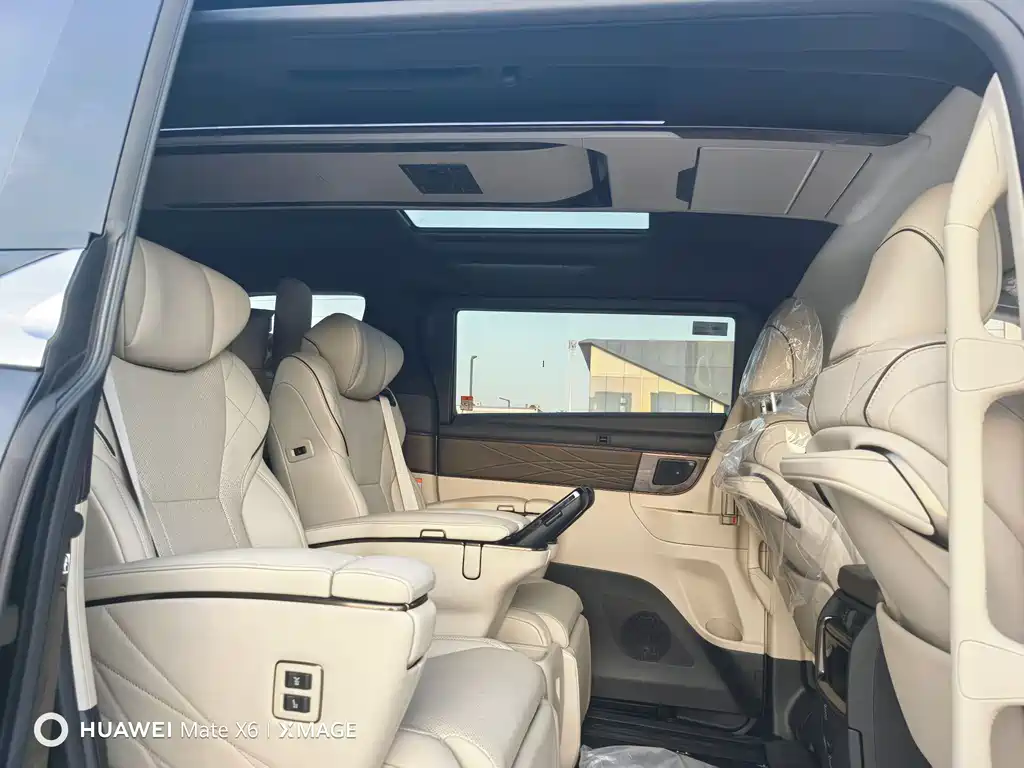 Toyota Alphard — фото 18